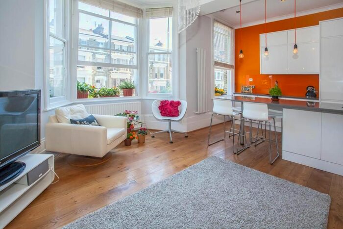 2 Bedroom Flat To Rent In Coverdale Road, Shepherds Bush, London W12