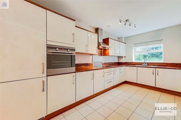 2 Bedroom Flat For Sale In Golden Manor, London, W7