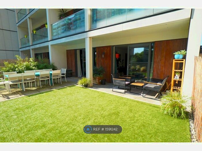 3 Bedroom Flat To Rent In Roseberry Place, London, E8