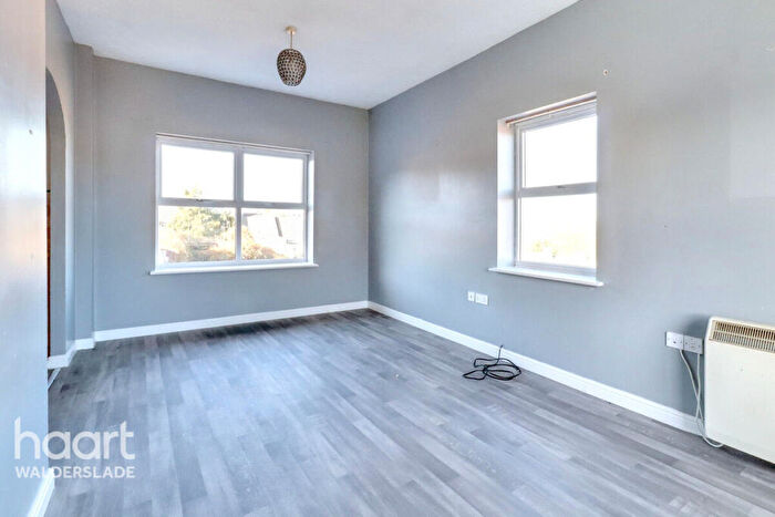 1 Bedroom Flat For Sale In Mary Court, Chatham, ME4