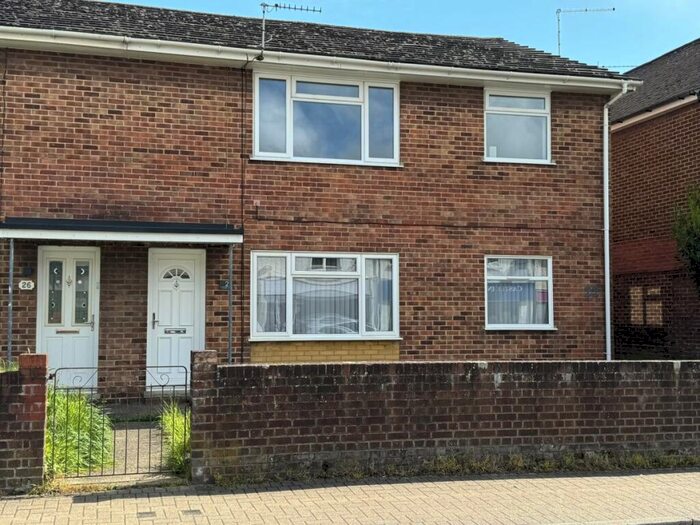 2 Bedroom Maisonette To Rent In Junction Road, Totton, SO40