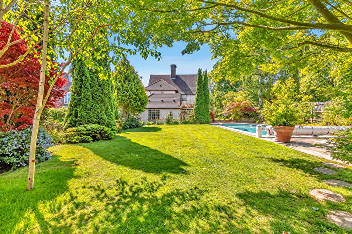 4 Bedroom Detached House For Sale In Totteridge Lane, Totteridge, N20