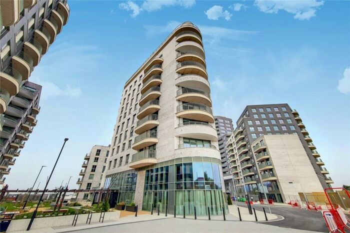 2 Bedroom Apartment To Rent In Green Street, London, NW10