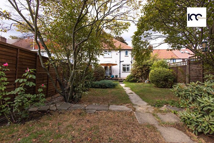 3 Bedroom Terraced House For Sale In Green Lane, Dagenham, RM8