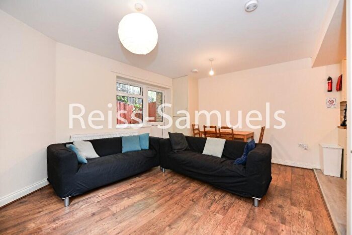 6 Bedroom Semi-Detached House To Rent In Ambassador Square, London, E14