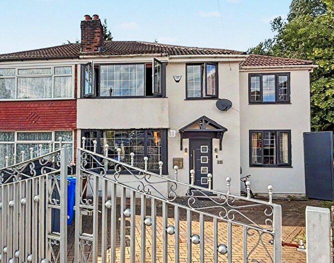 5 Bedroom Semi-Detached House For Sale In Gwendor Avenue, Manchester, M8