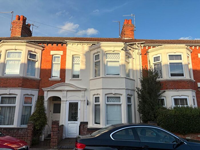 4 Bedroom House To Rent In St James Park Road, Northampton, NN5