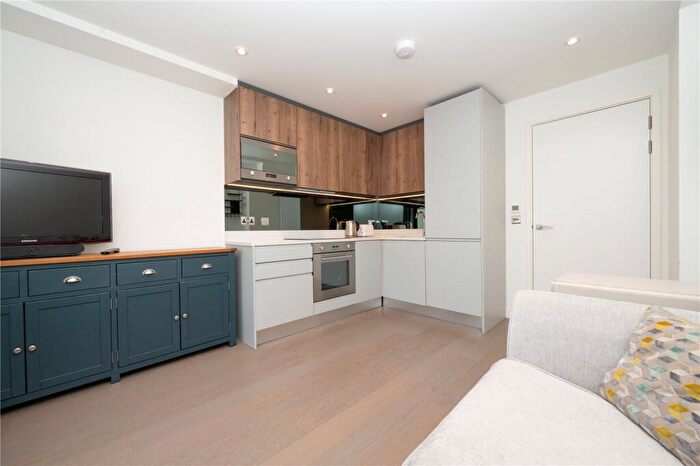 1 Bedroom Flat To Rent In Apex House, Camp Road, St Albans, Hertfordshire, AL1