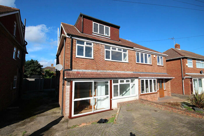 5 Bedroom Semi-Detached House To Rent In Lunedale Road, Dartford, DA2