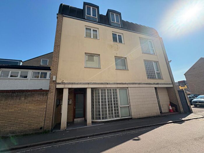 2 Bedroom Flat To Rent In Coronation Street, Cambridge, CB2