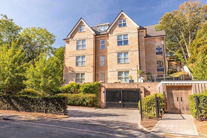 3 Bedroom Flat For Sale In Oak End Way, Gerrards Cross, SL9