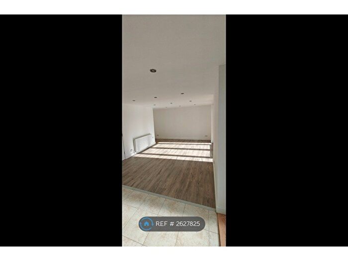 3 Bedroom Terraced House To Rent In Poplar Grove, Livingston, EH54