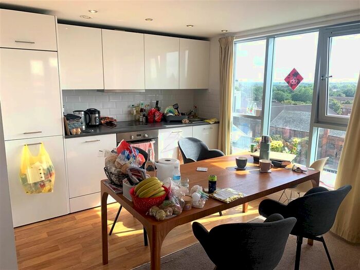 3 Bedroom Flat To Rent In Queens Road, Nottingham, NG2