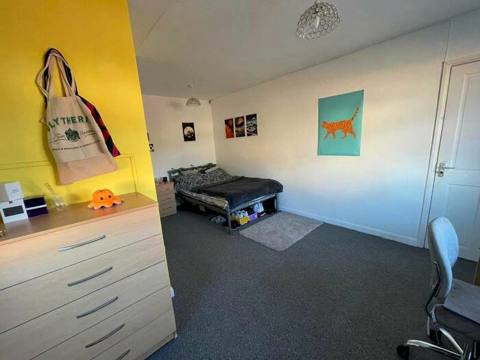 6 Bedroom Terraced House To Rent In Howard Street, , Oxford, OX43B