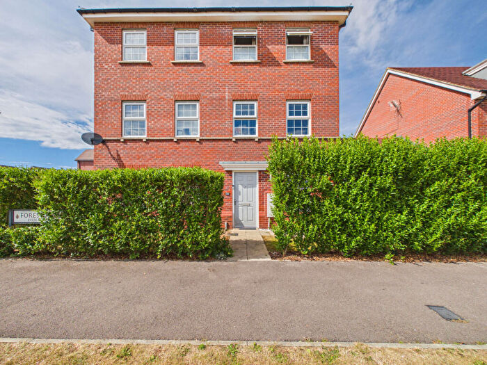 4 Bedroom Semi-Detached House To Rent In Forest Road, Woodley, RG5