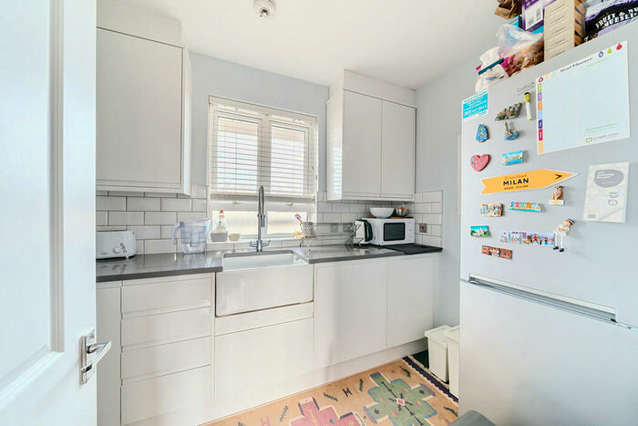 1 Bedroom Apartment To Rent In Fortnam Road, London, N19