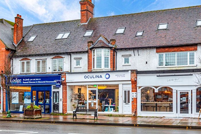 1 Bedroom Flat For Sale In West Byfleet, Surrey, KT14