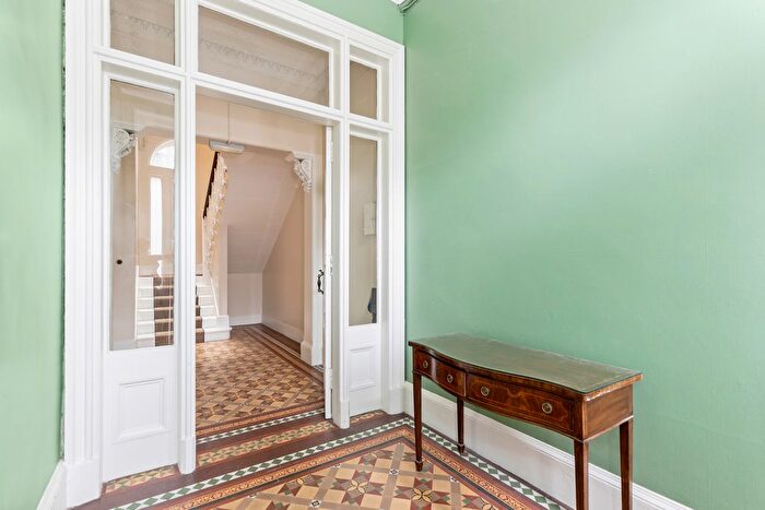 2 Bedroom Flat For Sale In / Coates Gardens, Haymarket, Edinburgh, EH12