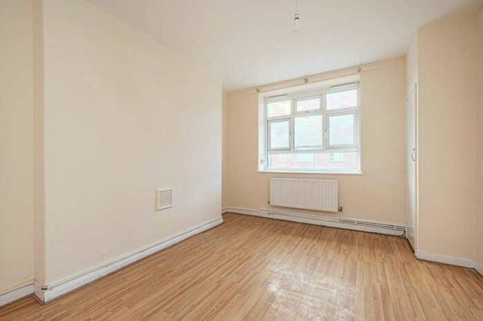 3 Bedroom Flat To Rent In Homerton Road, Hackney, London, E9