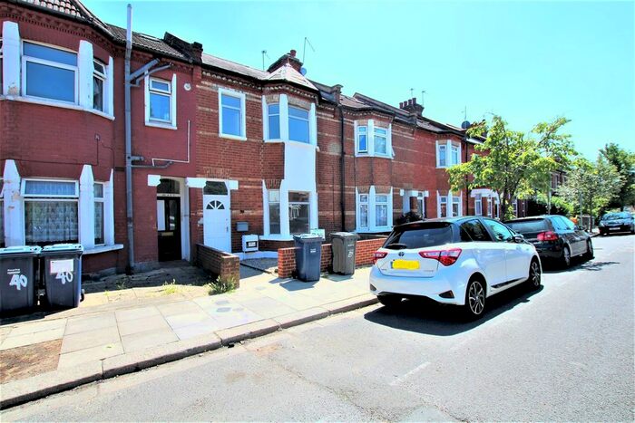 5 Bedroom Property To Rent In Ravenshurst Avenue, Hendon, NW4