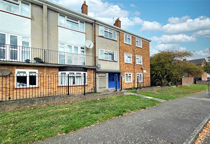 2 Bedroom Maisonette For Sale In Manor Close, Walthamstow, E17
