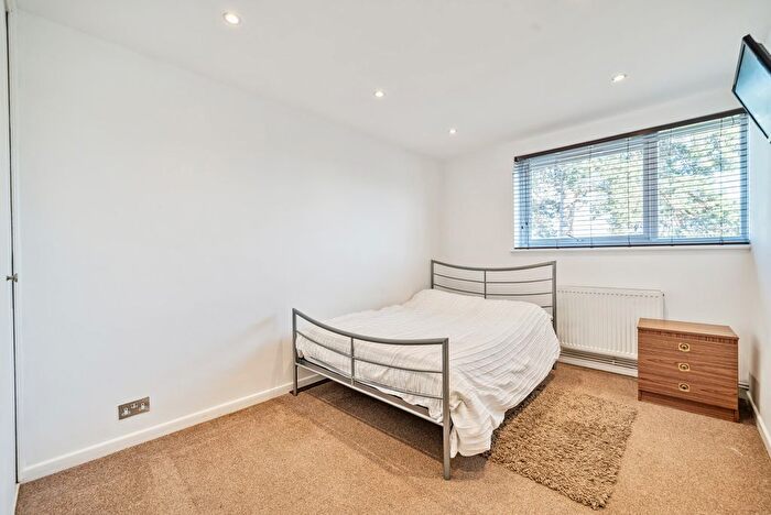 3 Bedroom Flat To Rent In Rydens Road, Walton-On-Thames, KT12