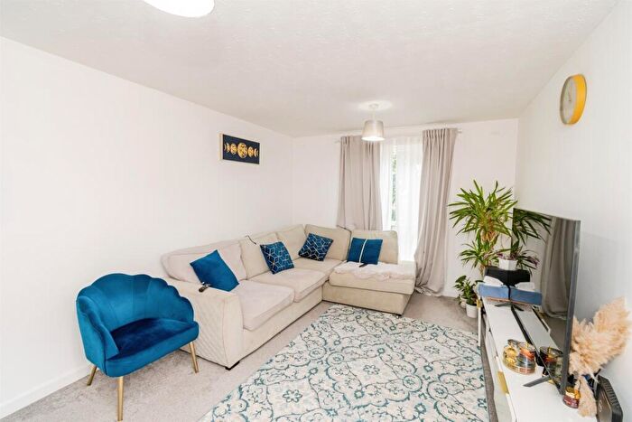 2 Bedroom Flat For Sale In Shirley Road, Southampton, SO15