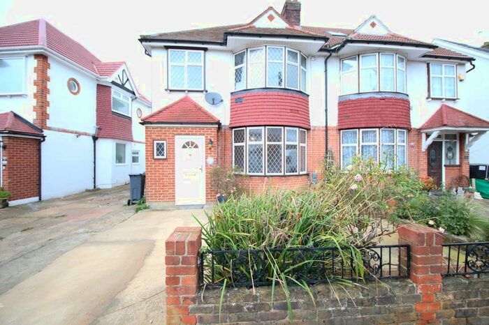 4 Bedroom Semi-Detached House To Rent In Sutton Hall Road, Hounslow, Greater London TW5