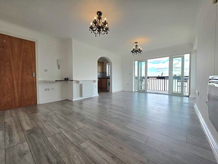 3 Bedroom Flat To Rent In Baltic Wharf, Kent, DA11