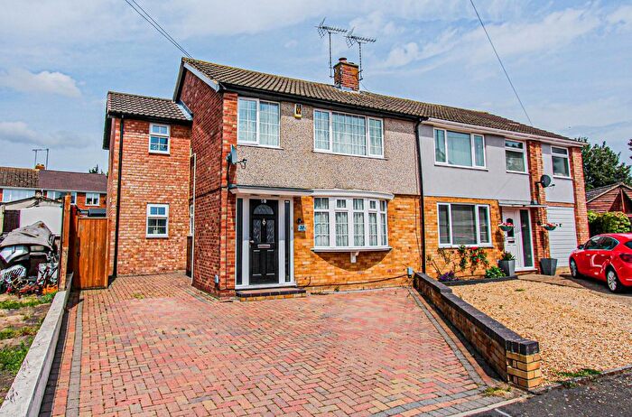3 Bedroom Semi-Detached House For Sale In Mountfield Road, Irthlingborough, NN9