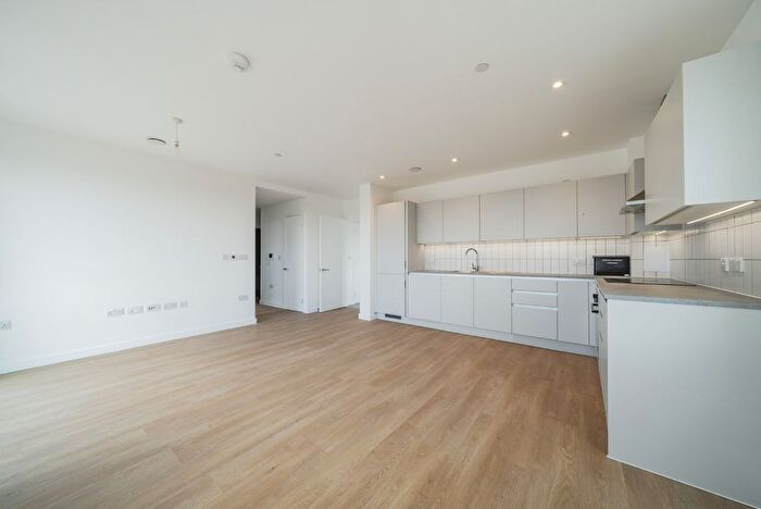 2 Bedroom Flat To Rent In Mast Street, Barking, IG11