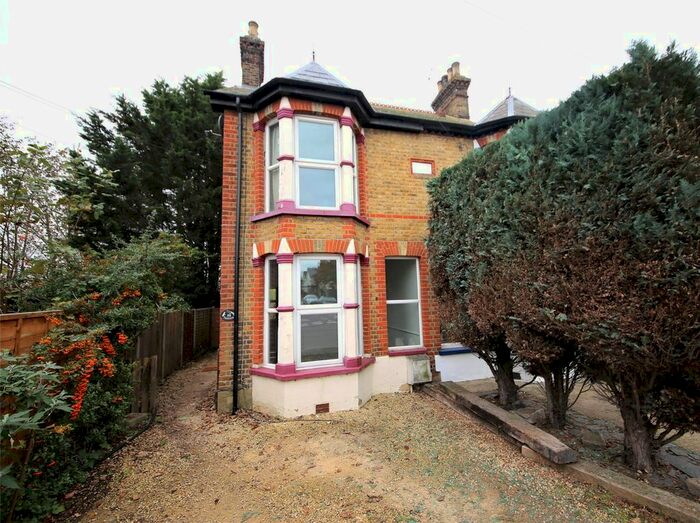 3 Bedroom Semi-Detached House To Rent In Fairview Avenue, Stanford-Le-Hope SS17