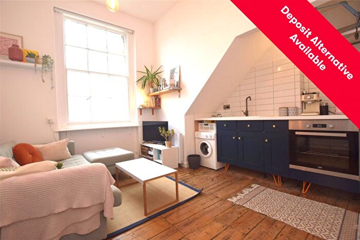 1 Bedroom Flat To Rent In Clarence Square, Cheltenham, Gloucestershire, GL50