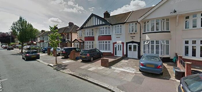 3 Bedroom Detached House To Rent In Malvern Drive, Seven Kings, Ilford, London, IG3