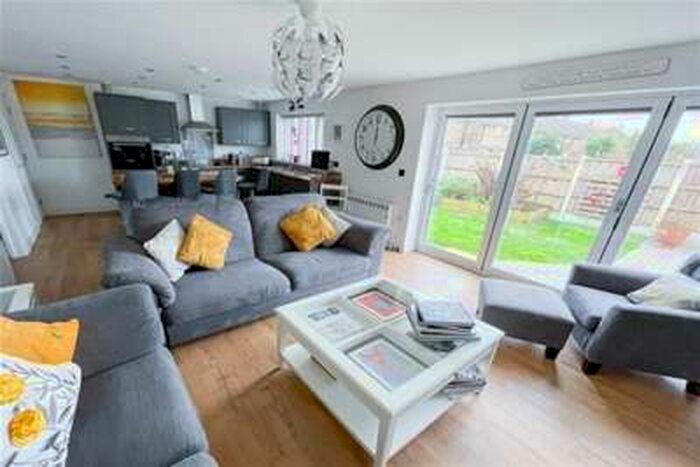 3 Bedroom Chalet House To Rent In Selbourne Road, Southend On Sea, SS2