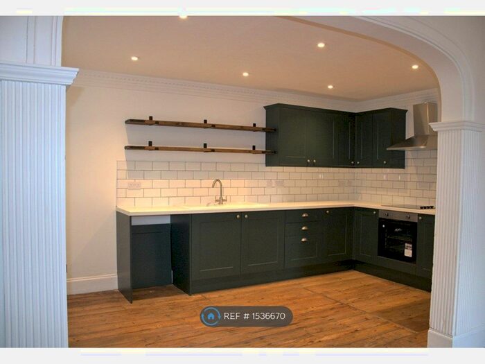 3 Bedroom Flat To Rent In Forest Road West, Nottingham, NG7