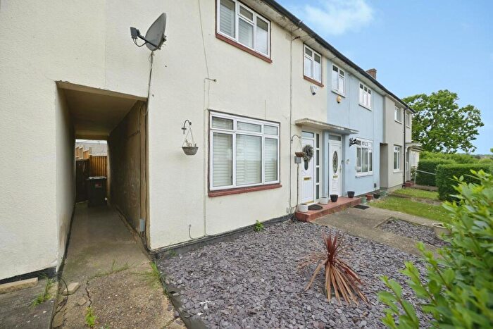 3 Bedroom Terraced House For Sale In Chippenham Walk, Romford, RM3