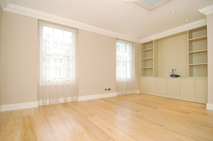 3 Bedroom Flat To Rent In Kensington, W8
