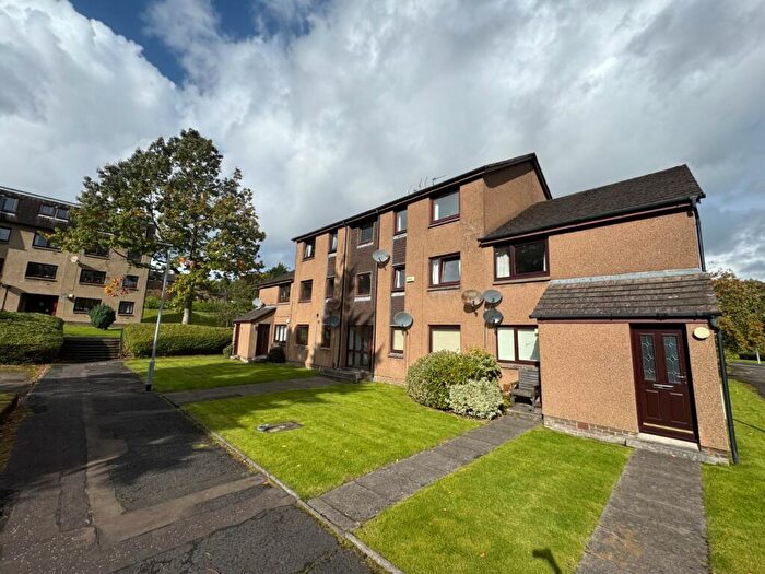 2 Bedroom Flat To Rent In Fortingall Avenue, Glasgow, G12