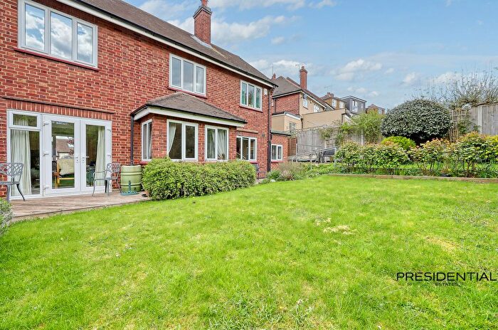 4 Bedroom Detached House For Sale In Marjorams Avenue, Loughton, IG10