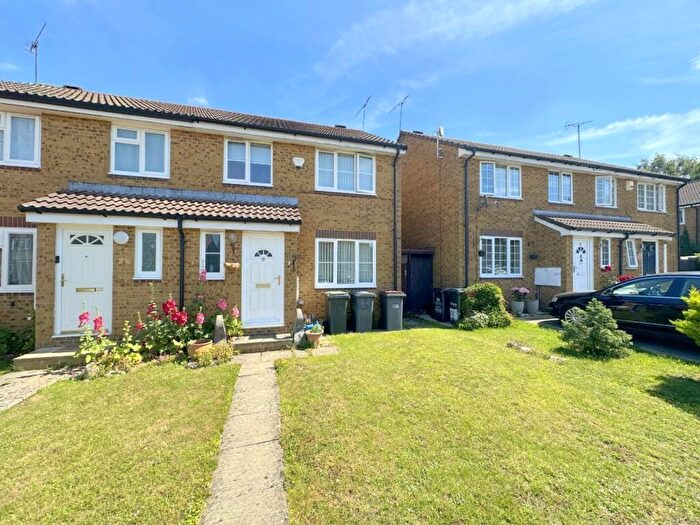 3 Bedroom Semi Detached House To Rent In Whitwell Close, Luton, LU3