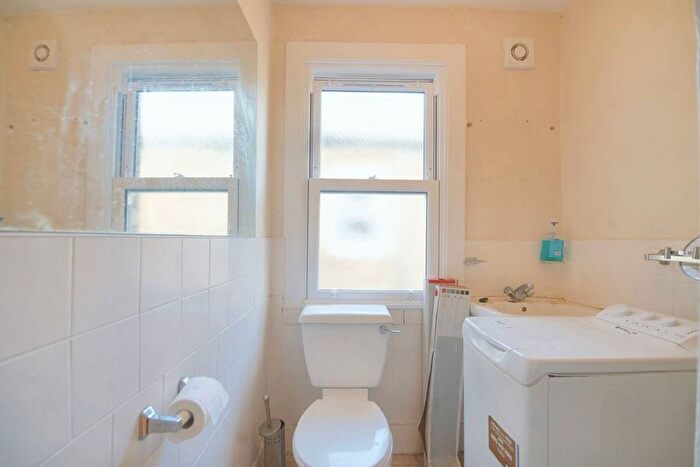 1 Bedroom Flat For Sale In Flat, Buxton Road, Willesden, London, NW2