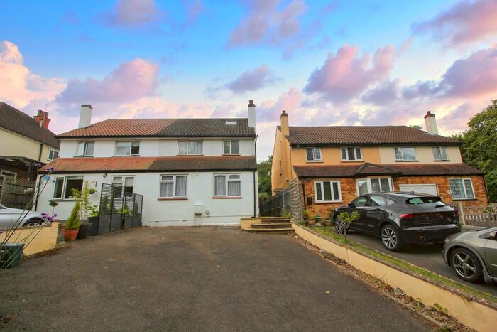 4 Bedroom Property To Rent In Woodlands Road, Redhill, RH1