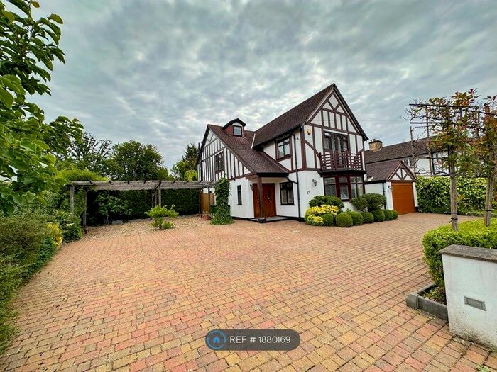 5 Bedroom Detached House To Rent In Heath Drive, Potters Bar, EN6