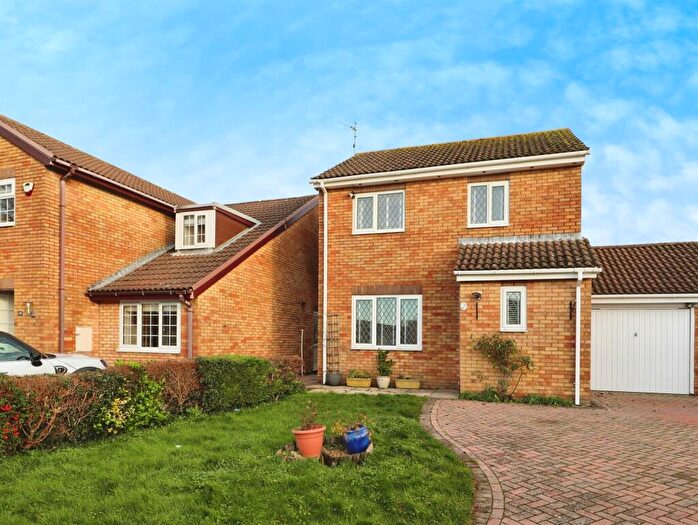 3 Bedroom Detached House For Sale In Cosmeston Drive, Penarth, CF64