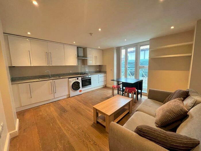 2 Bedroom Flat To Rent In High Street, London, N8