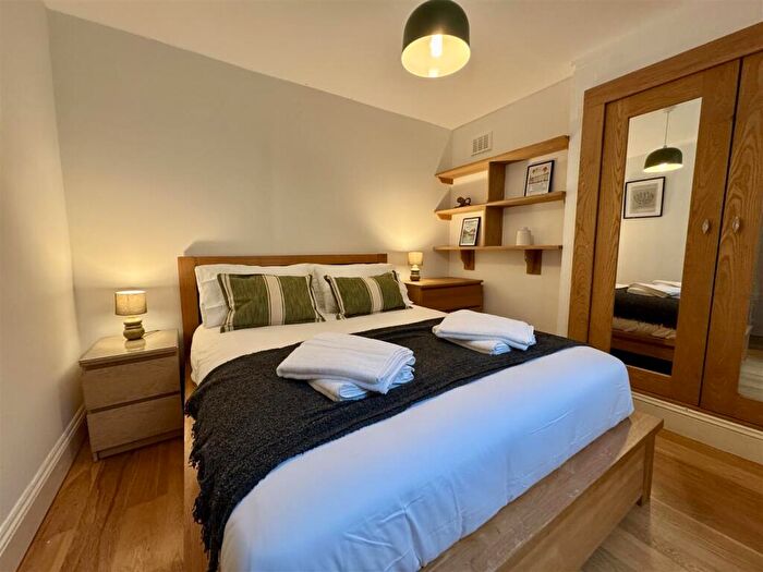 Flat To Rent In Gloucester Row, Bristol, BS8