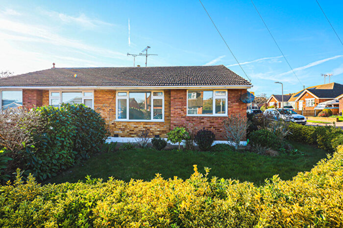 2 Bedroom Semi-Detached Bungalow For Sale In Sairard Gardens, Leigh-on-sea, SS9