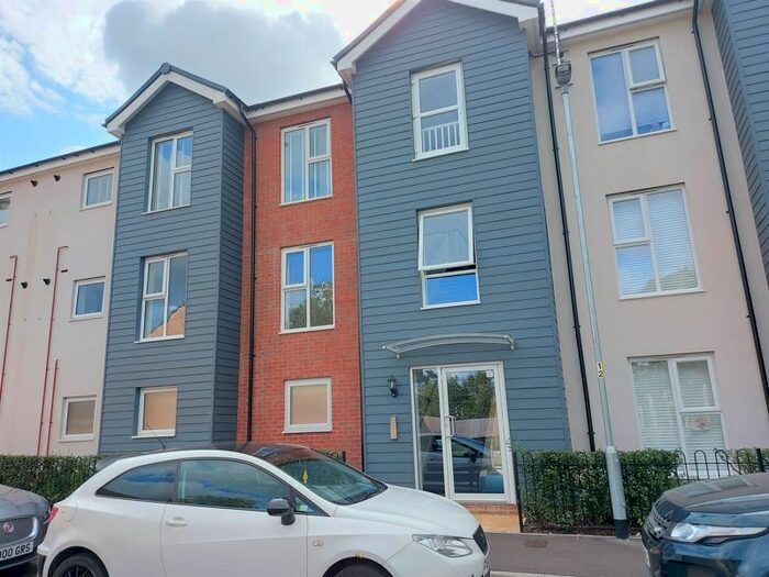 2 Bedroom Flat To Rent In Tilling Green, Dunstable, LU5
