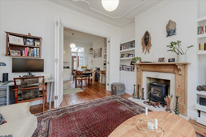 1 Bedroom Flat For Sale In Lime Grove, Shepherd's Bush, W12